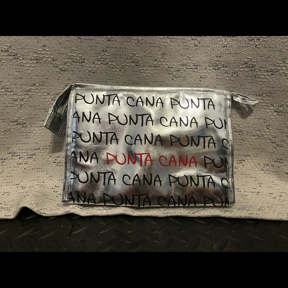 Makeup bag from the Dominican Republic! Unused with tags still on!